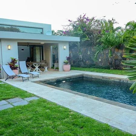 Stunning And Luxurious Villa At Royal Park Balaclava